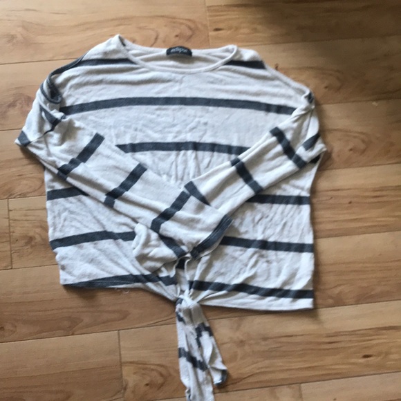 Shirt with shoulders cut out - Picture 1 of 3